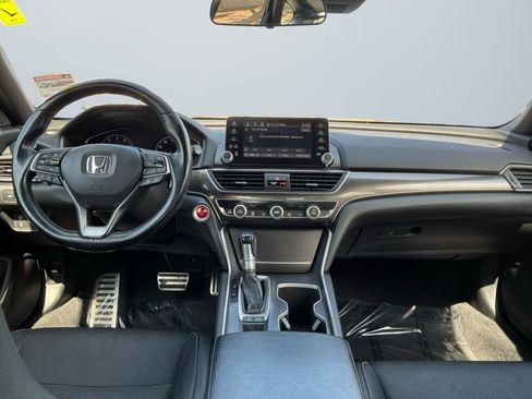 Used 2018 Honda Accord Sport image 9