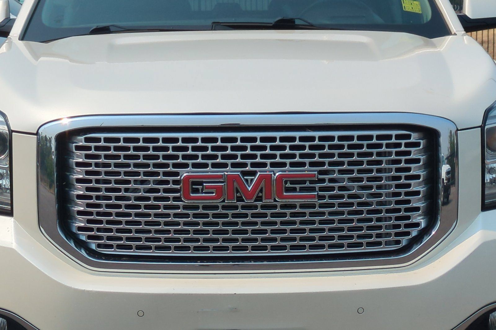 Used 2015 GMC Yukon Denali w/ Premium Package AWD/4WD image 44