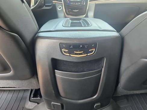 Used 2019 Cadillac Escalade Luxury AWD/4WD image 27