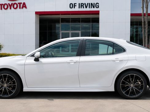 Used 2024 Toyota Camry SE FWD image 7