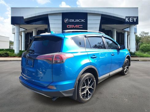 Used 2017 Toyota RAV4 SE image 4