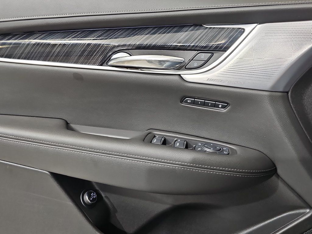 Used 2025 Cadillac XT6 Premium Luxury AWD/4WD image 29