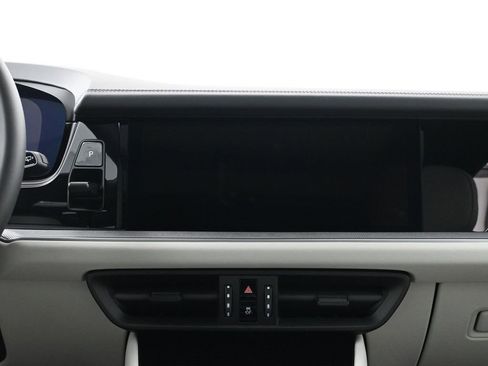 Used 2025 Porsche Cayenne image 11