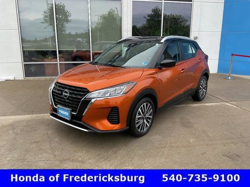 Used 2023 Nissan Kicks SV FWD image 1