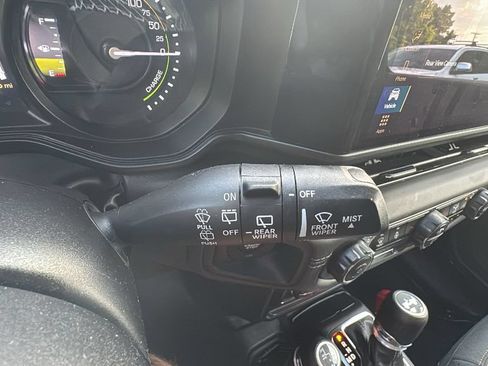 Used 2025 Jeep Wrangler Unlimited Sahara AWD/4WD image 20