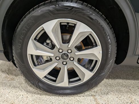 Used 2025 Ford Escape Platinum image 9