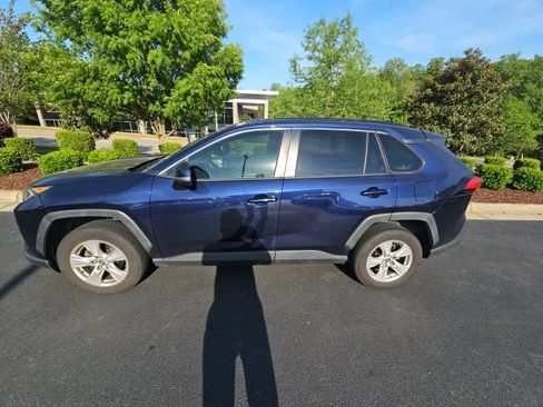Used 2019 Toyota RAV4 XLE image 1