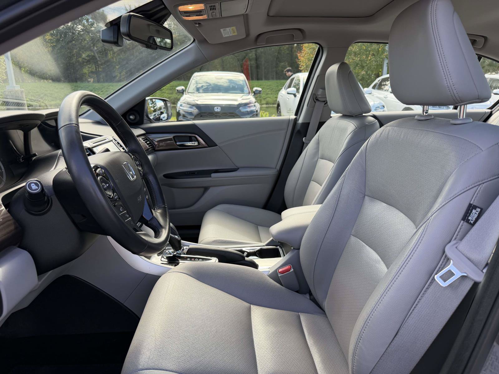 Used 2017 Honda Accord Touring image 13
