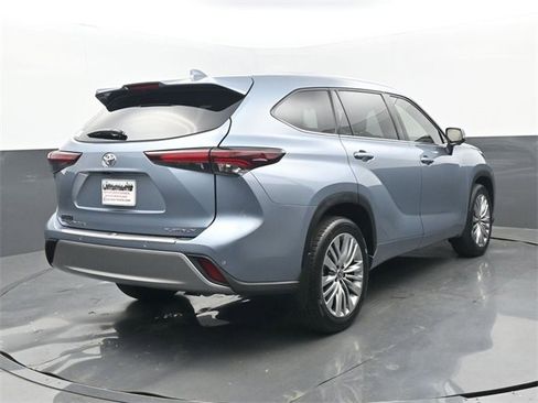 Used 2024 Toyota Highlander Platinum image 23