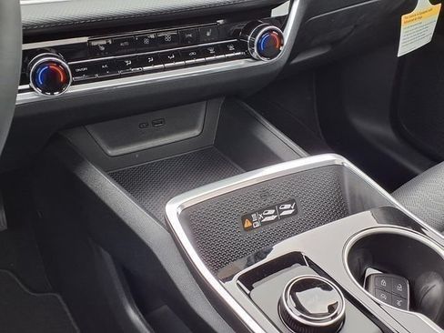 New 2026 Chevrolet Equinox LT w/ Convenience Package II FWD image 10
