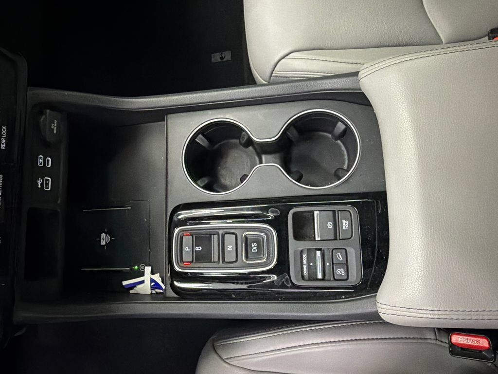 Used 2025 Honda Pilot EX-L image 32