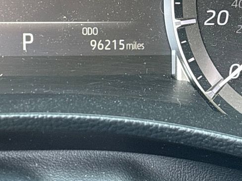 Used 2023 Toyota Highlander XLE AWD/4WD image 12