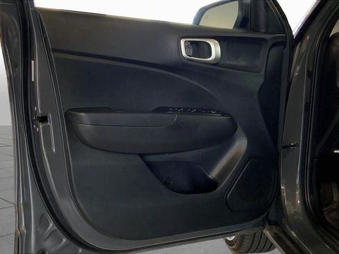 Certified 2025 Hyundai Venue SEL FWD image 21