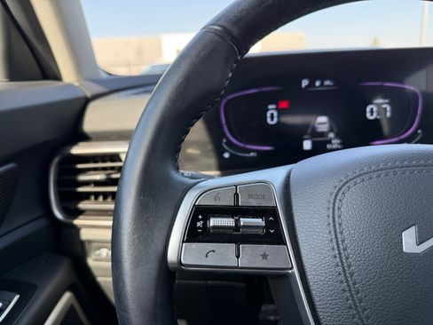Used 2025 Kia Telluride LX FWD image 19