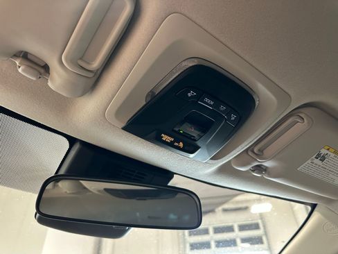 Used 2025 Toyota Corolla LE image 28