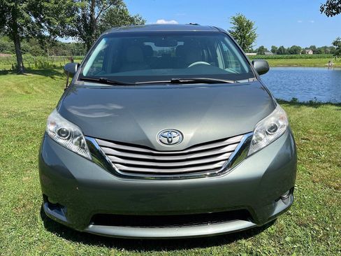 Used 2014 Toyota Sienna XLE AWD/4WD image 2