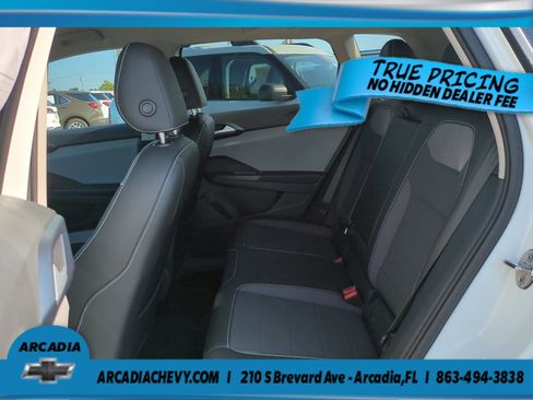 Used 2024 Volkswagen Taos SE FWD image 14