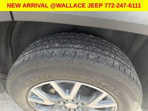Used 2023 GMC Acadia SLT w/ Preferred Package FWD image 10
