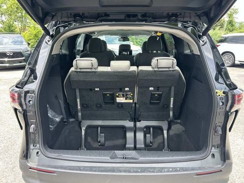 Used 2026 Toyota Sienna LE FWD image 13
