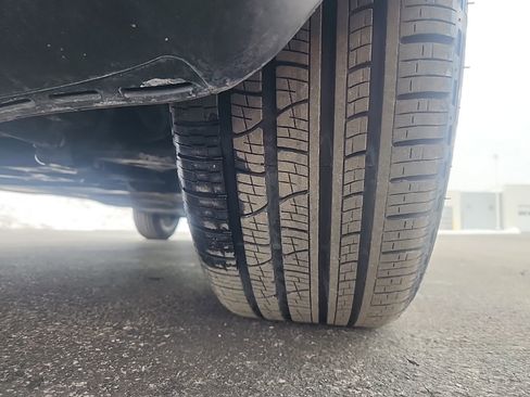 Used 2025 Volkswagen Tiguan SE image 15