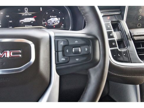 Used 2024 GMC Yukon SLT w/ SLT Premium Package image 19
