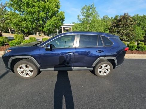 Used 2019 Toyota RAV4 XLE image 2