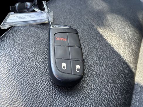 Used 2025 Jeep Compass Latitude image 18