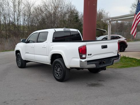 Used 2018 Toyota Tacoma SR5 image 3