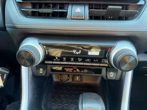 Used 2020 Toyota RAV4 LE w/ All Weather Liner Package AWD/4WD image 19