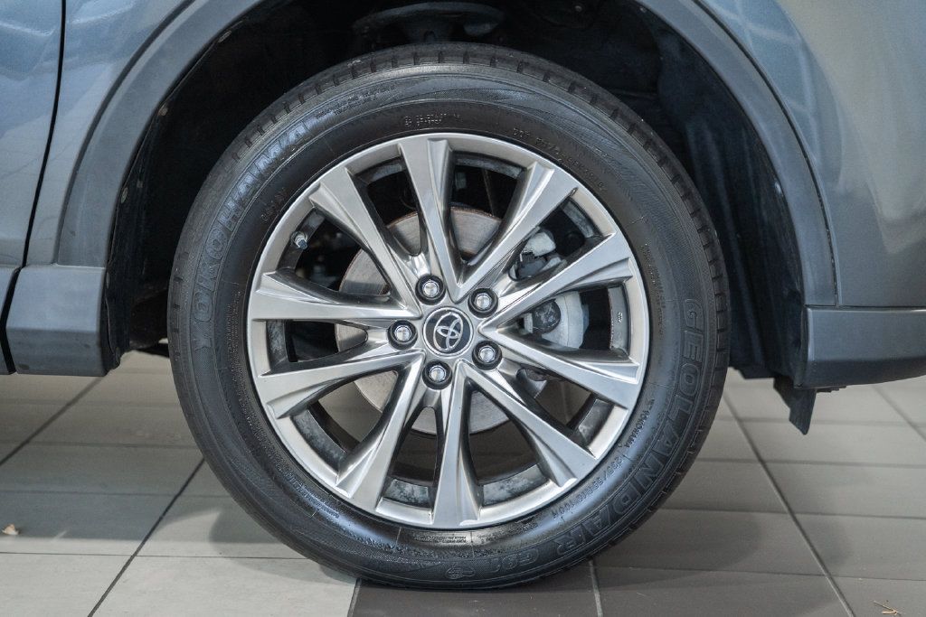 Used 2018 Toyota RAV4 Limited AWD/4WD image 15