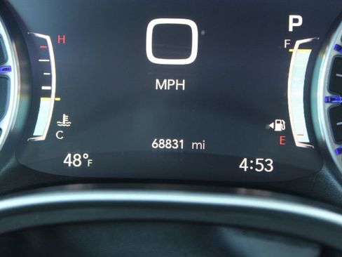 Used 2023 Chrysler Pacifica Touring-L image 35