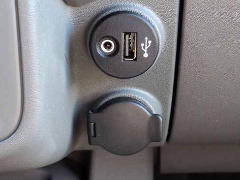 Used 2021 Nissan Frontier SV w/ Midnight Edition Floor Mats image 31