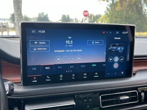 Used 2022 Lincoln Nautilus Reserve image 16