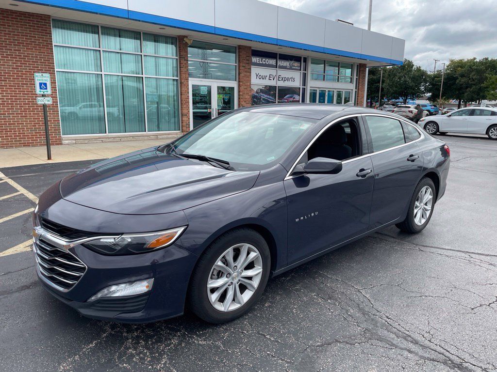 Used 2025 Chevrolet Malibu LT FWD image 1