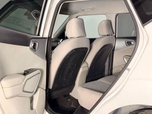 Used 2020 Kia Soul LX FWD image 11