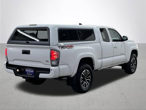 Used 2021 Toyota Tacoma TRD Sport w/ TRD Premium Sport Package AWD/4WD image 10