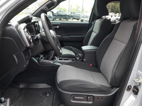 Used 2020 Toyota Tacoma TRD Sport AWD/4WD image 20