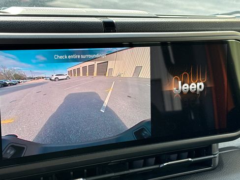 New 2025 Jeep Gladiator Sport image 27