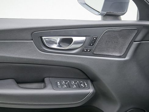 Certified 2023 Volvo XC60 B5 Ultimate image 12