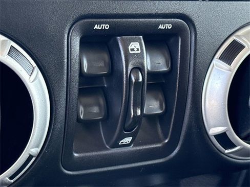 Used 2018 Jeep Wrangler Unlimited Sahara image 27