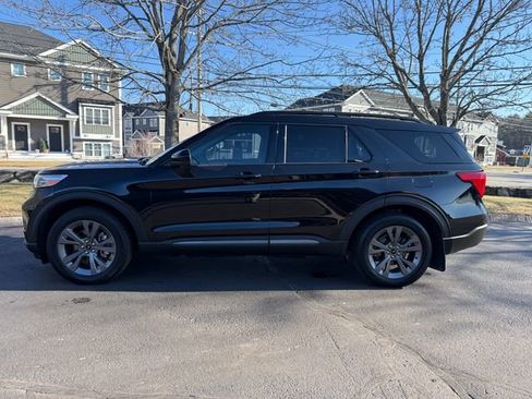 Used 2022 Ford Explorer XLT w/ Equipment Group 202A image 2