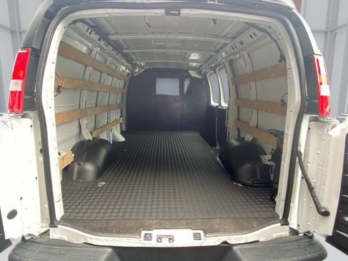 Used 2023 Chevrolet Express 2500 w/ Driver Convenience Package image 15