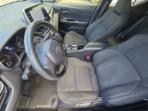 Used 2019 Toyota C-HR XLE image 2