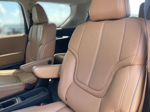 Used 2025 INFINITI QX80 Sensory AWD/4WD image 39