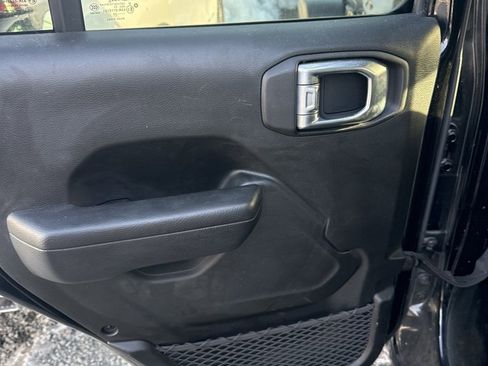 Used 2022 Jeep Wrangler Unlimited Sport image 13