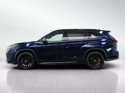 Used 2025 Toyota Highlander XSE AWD/4WD image 2