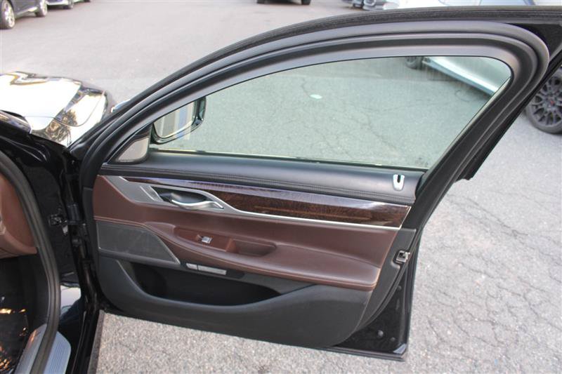 Used 2018 BMW 750i xDrive AWD/4WD image 15