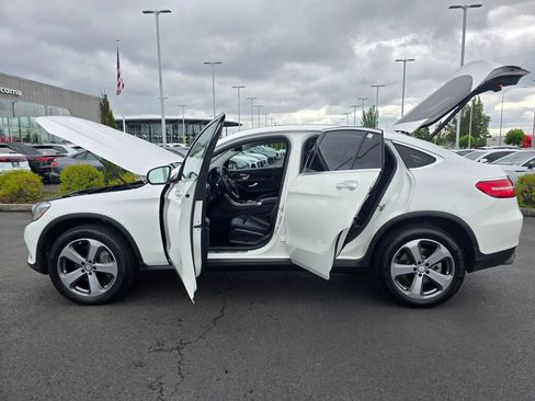Used 2017 Mercedes-Benz GLC 300 4MATIC Coupe image 11