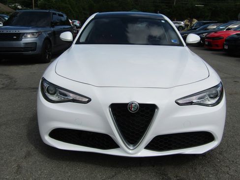 Used 2018 Alfa Romeo Giulia AWD image 2