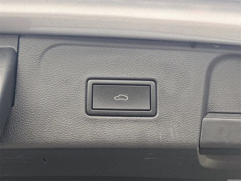 Used 2021 Volkswagen Atlas SEL image 16